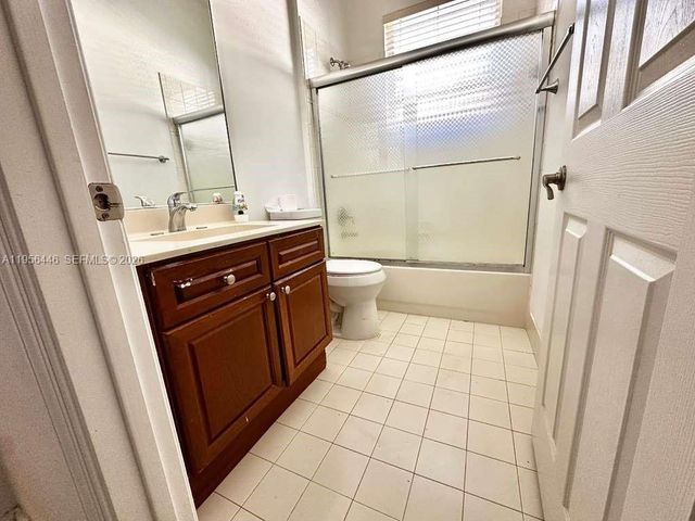 1831 Mariners Ln, Weston, FL 33327