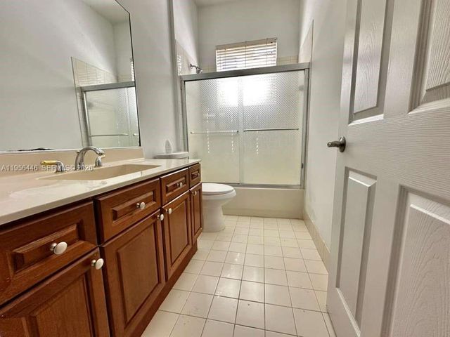 1831 Mariners Ln, Weston, FL 33327