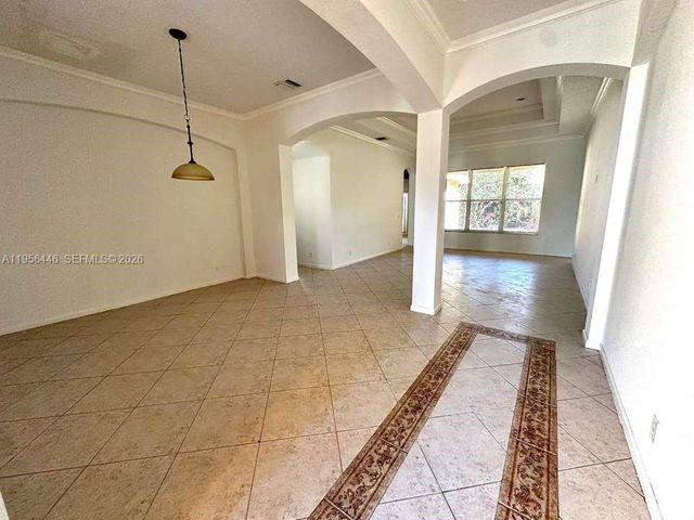 1831 Mariners Ln, Weston, FL 33327