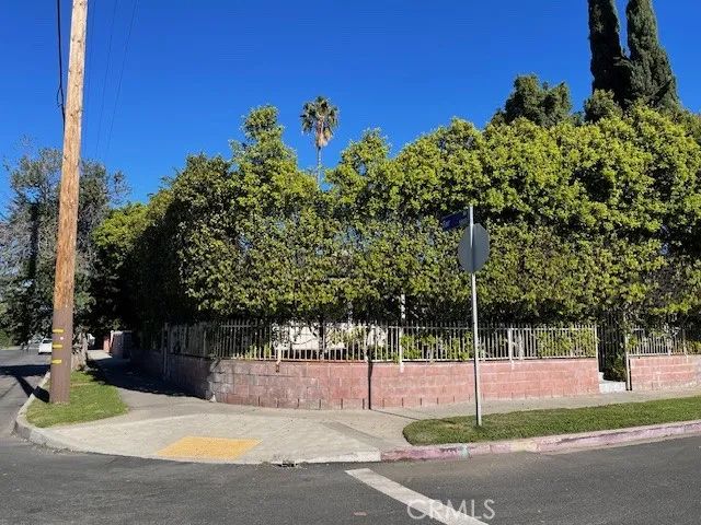 11143 Emelita, North Hollywood, CA 91601