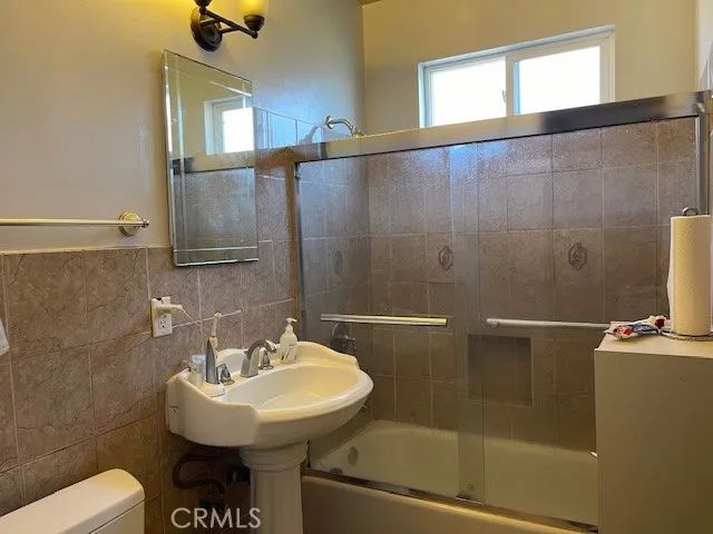 11143 Emelita, North Hollywood, CA 91601