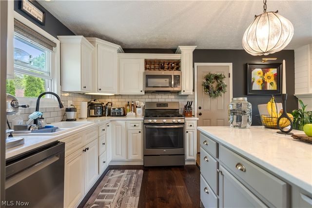 2994 Forestview Street NE, Canton, OH 44721