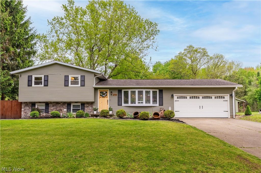 2994 Forestview Street NE, Canton, OH 44721