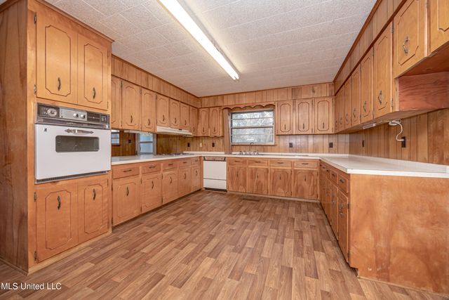 510 Ward Avenue, Ocean Springs, MS 39564