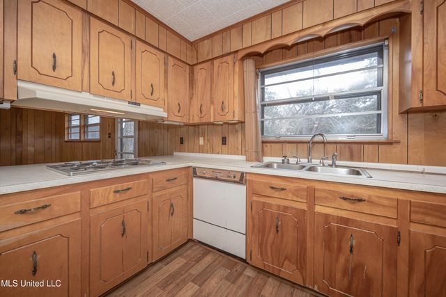 510 Ward Avenue, Ocean Springs, MS 39564