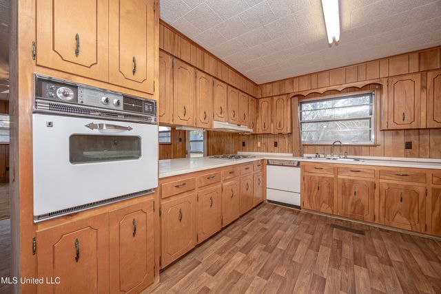 510 Ward Avenue, Ocean Springs, MS 39564