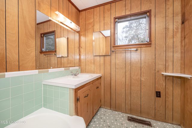 510 Ward Avenue, Ocean Springs, MS 39564