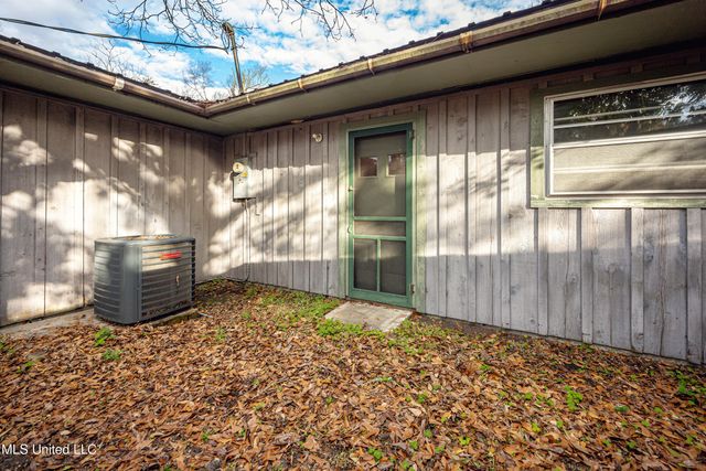 510 Ward Avenue, Ocean Springs, MS 39564