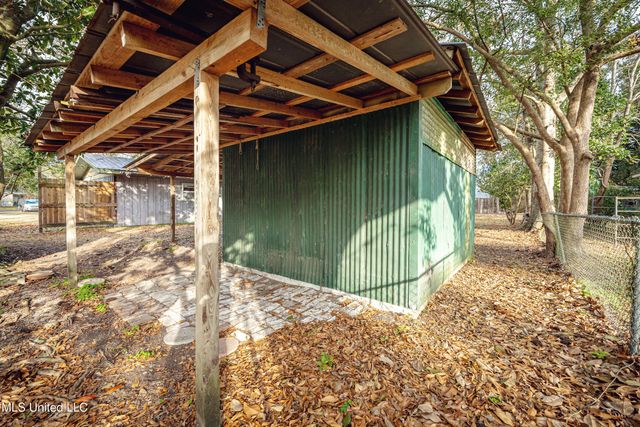 510 Ward Avenue, Ocean Springs, MS 39564