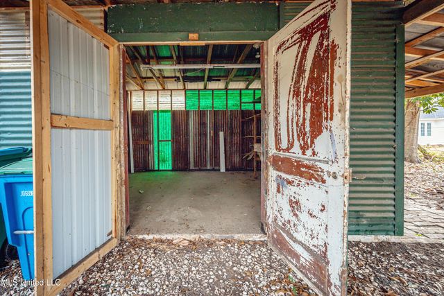 510 Ward Avenue, Ocean Springs, MS 39564