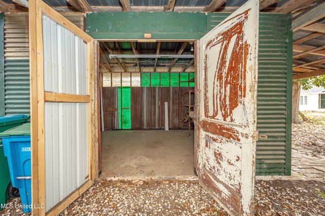 510 Ward Avenue, Ocean Springs, MS 39564