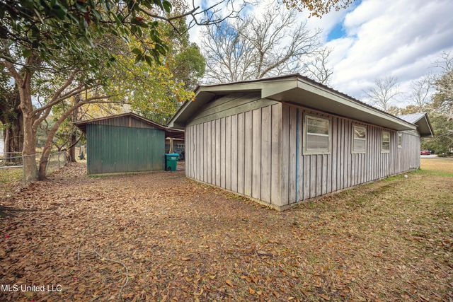 510 Ward Avenue, Ocean Springs, MS 39564