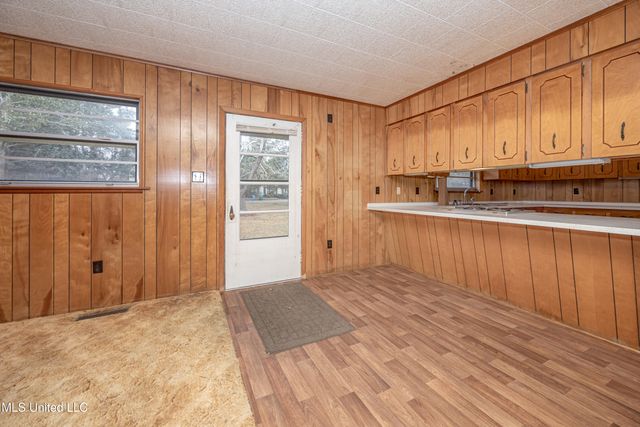 510 Ward Avenue, Ocean Springs, MS 39564