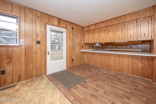 510 Ward Avenue, Ocean Springs, MS 39564