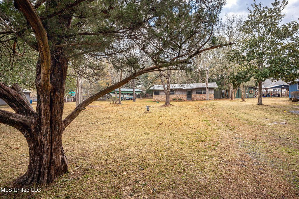 510 Ward Avenue, Ocean Springs, MS 39564