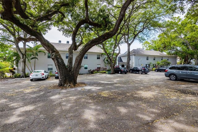 5221 BAYSHORE BOULEVARD 31, Tampa, FL 33611