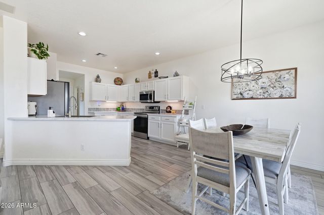 10809 E BOSTON Street, Apache Junction, AZ 85120
