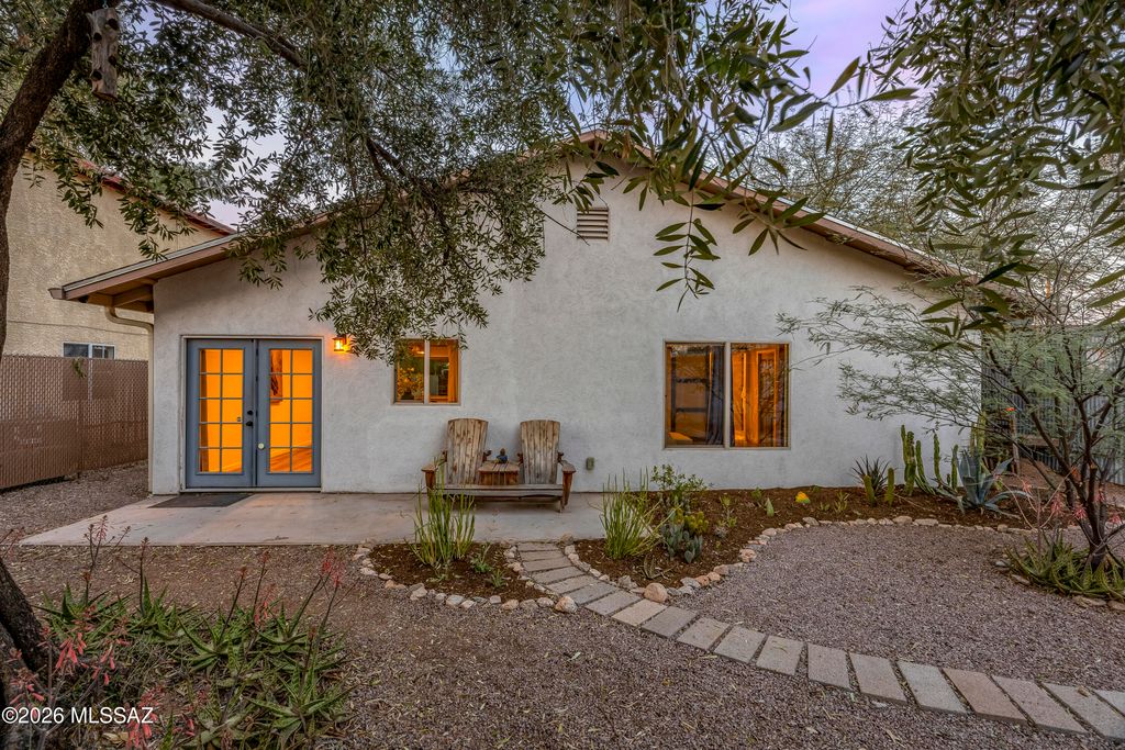 2620 E Copper Street, Tucson, AZ 85716
