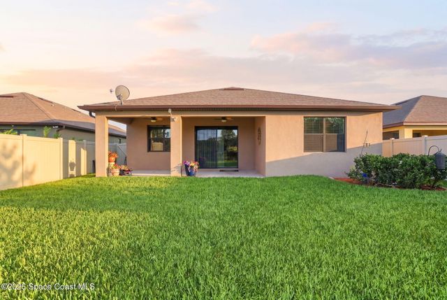 728 Acadia Court SE, Palm Bay, FL 32909