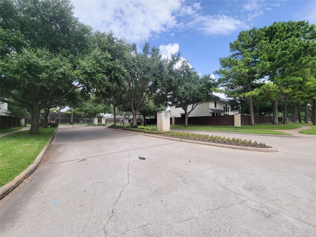 17715 Laguna Trail Drive, Houston, TX 77095