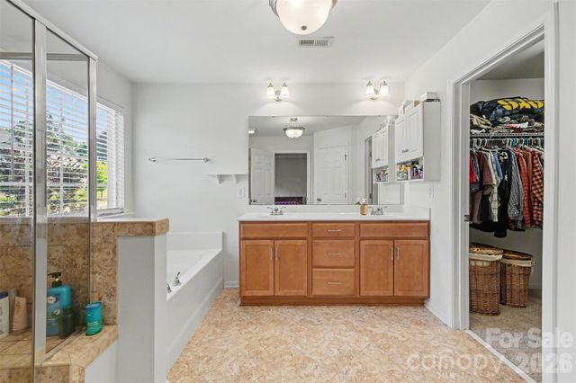 9107 Kensington Forest Drive, Harrisburg, NC 28075