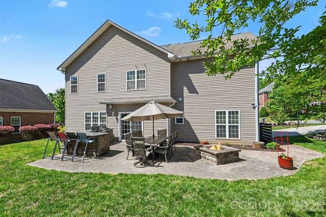 9107 Kensington Forest Drive, Harrisburg, NC 28075