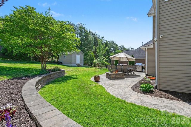9107 Kensington Forest Drive, Harrisburg, NC 28075
