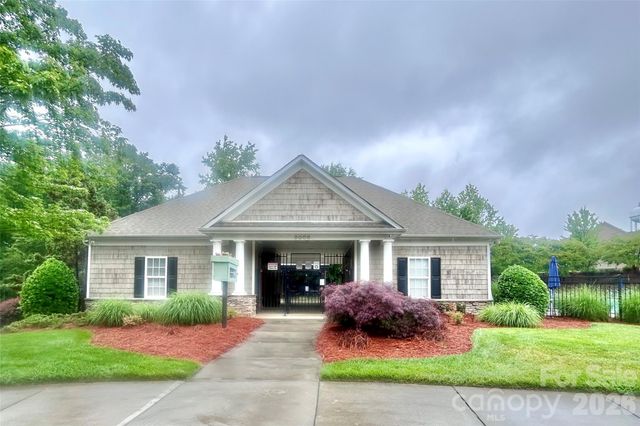 9107 Kensington Forest Drive, Harrisburg, NC 28075