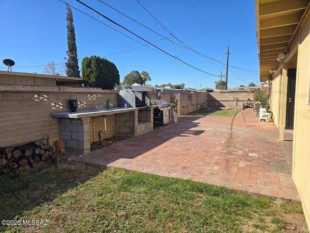 8556 E Kenyon Drive, Tucson, AZ 85710