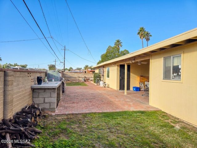 8556 E Kenyon Drive, Tucson, AZ 85710