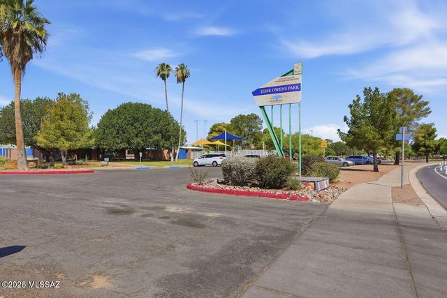 8556 E Kenyon Drive, Tucson, AZ 85710