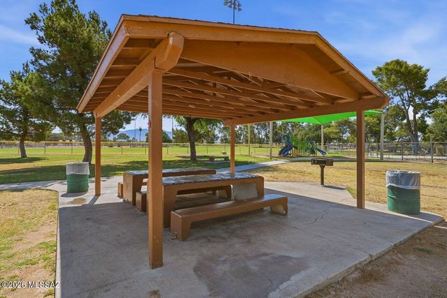 8556 E Kenyon Drive, Tucson, AZ 85710