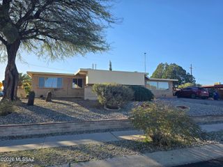 8556 E Kenyon Drive, Tucson, AZ 85710