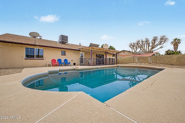 3048 W ACOMA Drive, Phoenix, AZ 85053