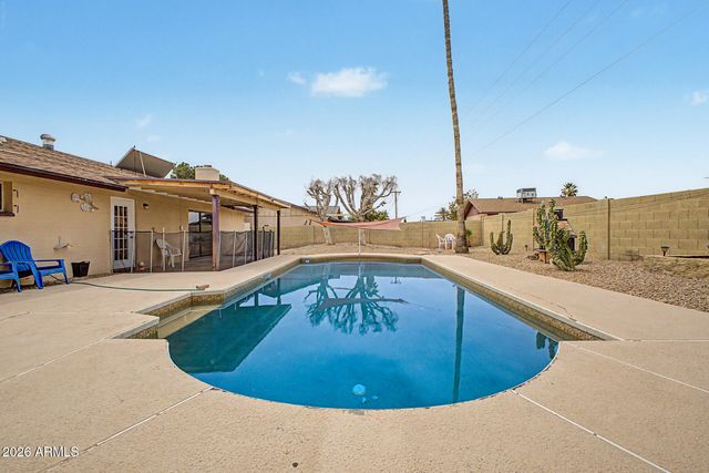 3048 W ACOMA Drive, Phoenix, AZ 85053