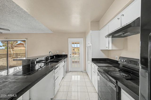 3048 W ACOMA Drive, Phoenix, AZ 85053