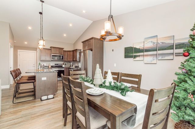 5860 Cotton Top Crest, Freeland, MI 48623