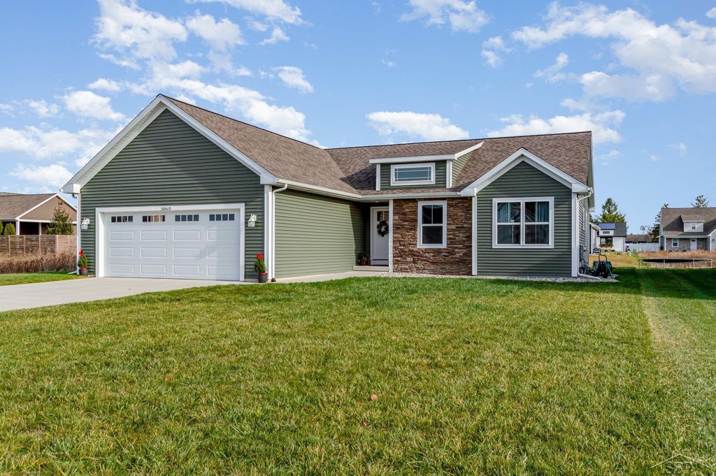 5860 Cotton Top Crest, Freeland, MI 48623