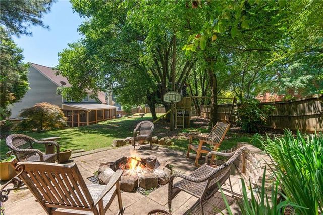 1335 Lyndhurst Way, Roswell, GA 30075