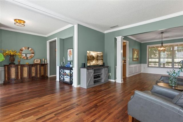 1335 Lyndhurst Way, Roswell, GA 30075