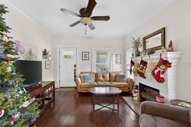 401 W SAUNDERS STREET, Plant City, FL 33563