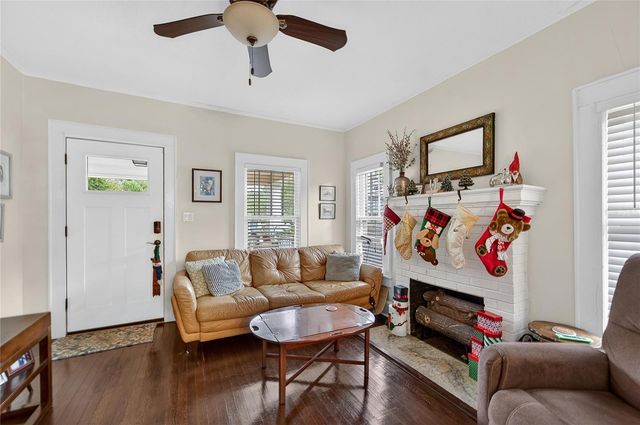 401 W SAUNDERS STREET, Plant City, FL 33563