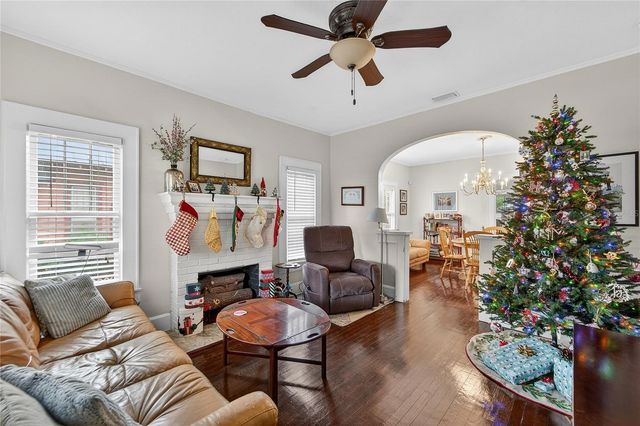 401 W SAUNDERS STREET, Plant City, FL 33563