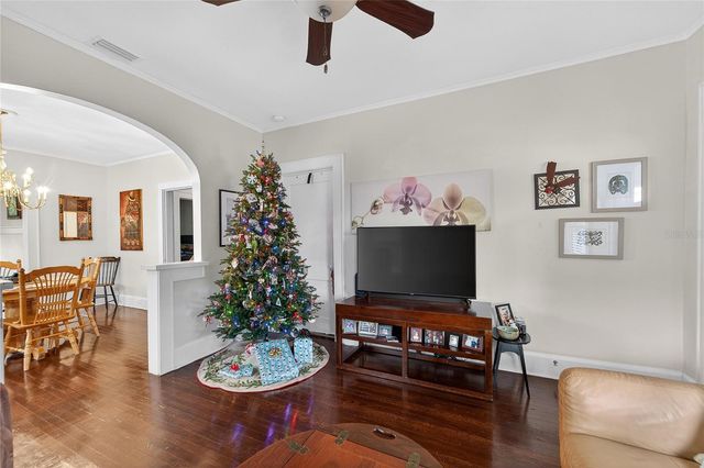 401 W SAUNDERS STREET, Plant City, FL 33563