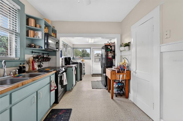 401 W SAUNDERS STREET, Plant City, FL 33563