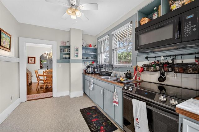 401 W SAUNDERS STREET, Plant City, FL 33563