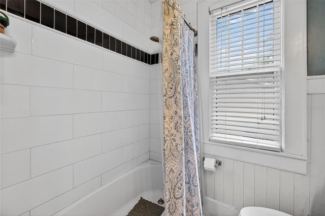 401 W SAUNDERS STREET, Plant City, FL 33563