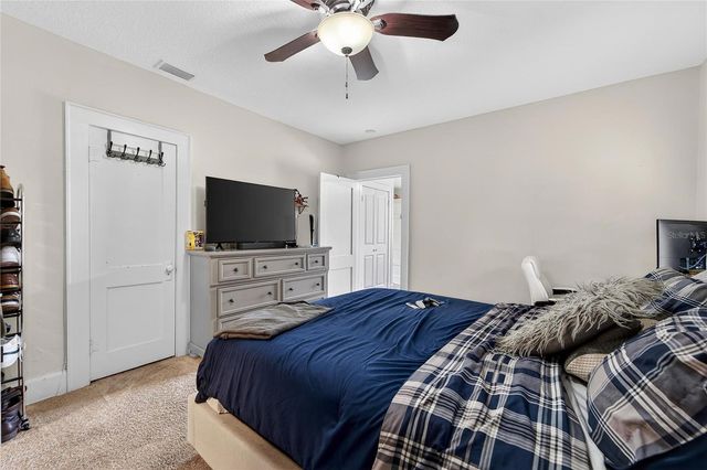 401 W SAUNDERS STREET, Plant City, FL 33563