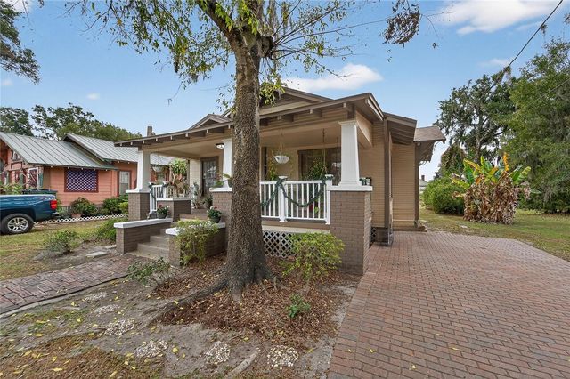 401 W SAUNDERS STREET, Plant City, FL 33563