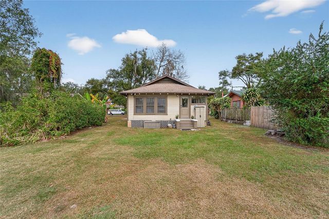 401 W SAUNDERS STREET, Plant City, FL 33563